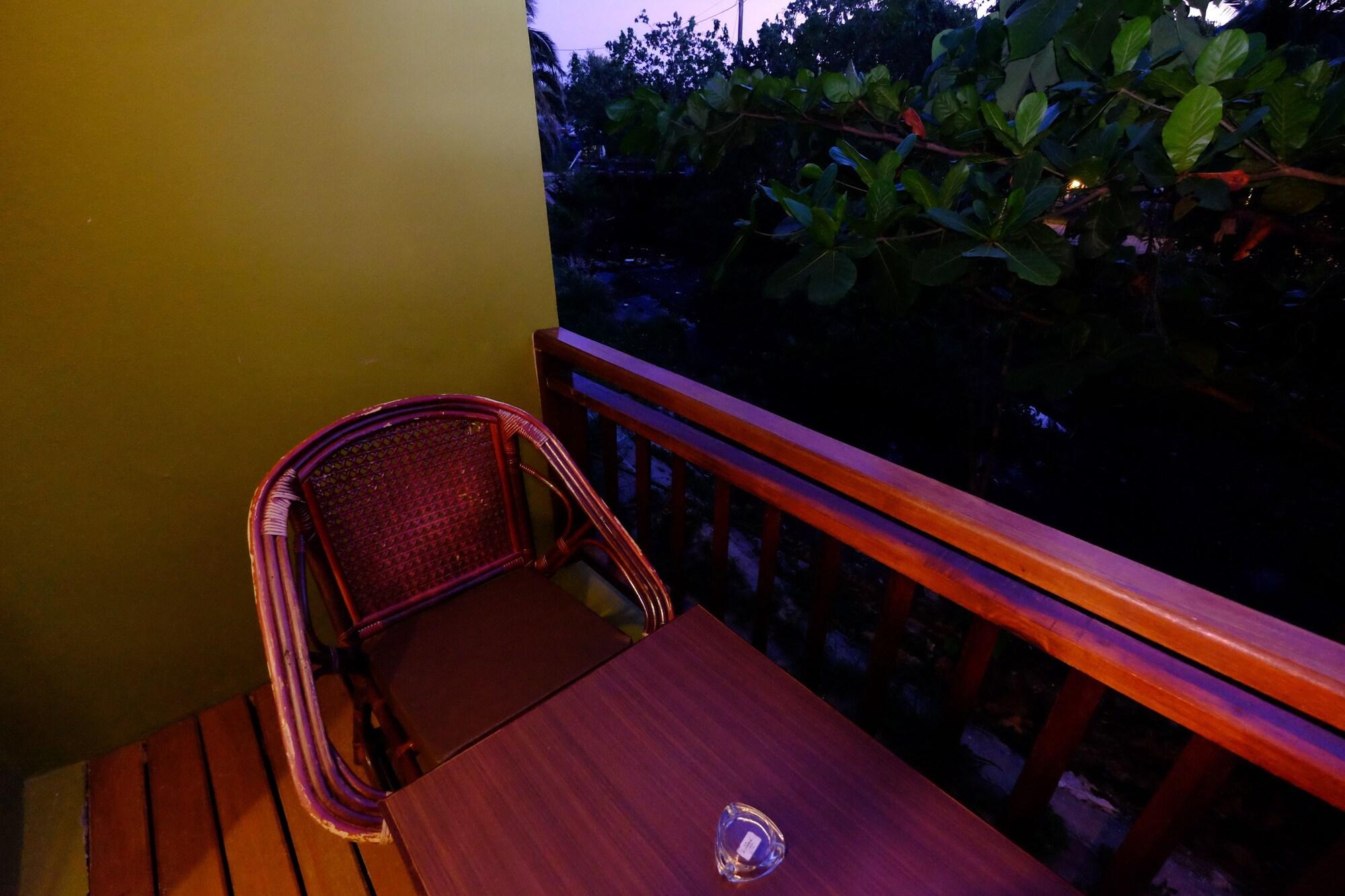 The Peace Tara House Hotel Ko Lanta Buitenkant foto