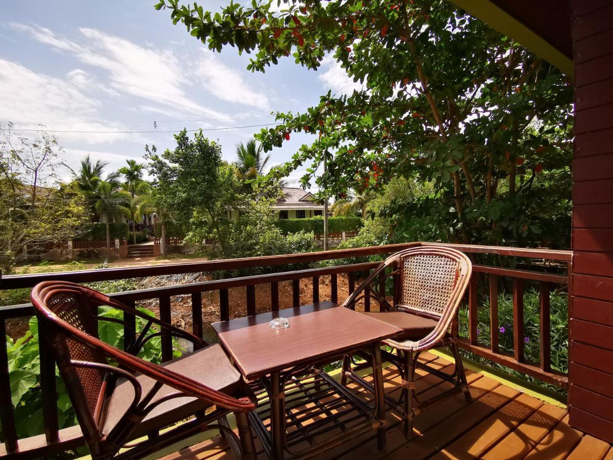 The Peace Tara House Hotel Ko Lanta Buitenkant foto